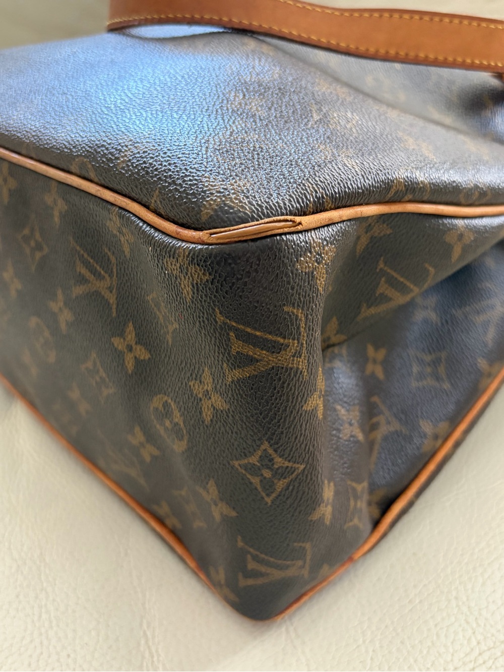 Louis Vuitton Batignolles
Vertical - Picture 6 of 14